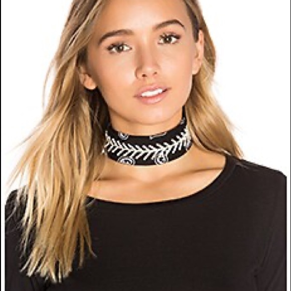 Fallon Choker - Picture 6 of 6